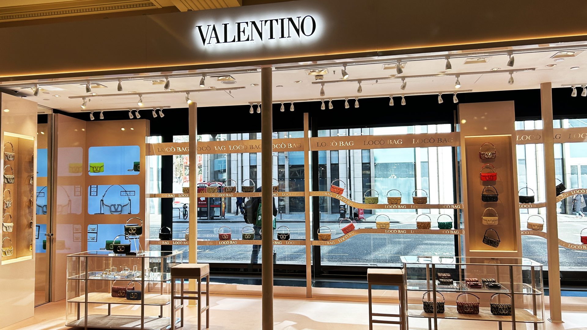 Valentino Door 6 Pop-up, Harrods, Londra