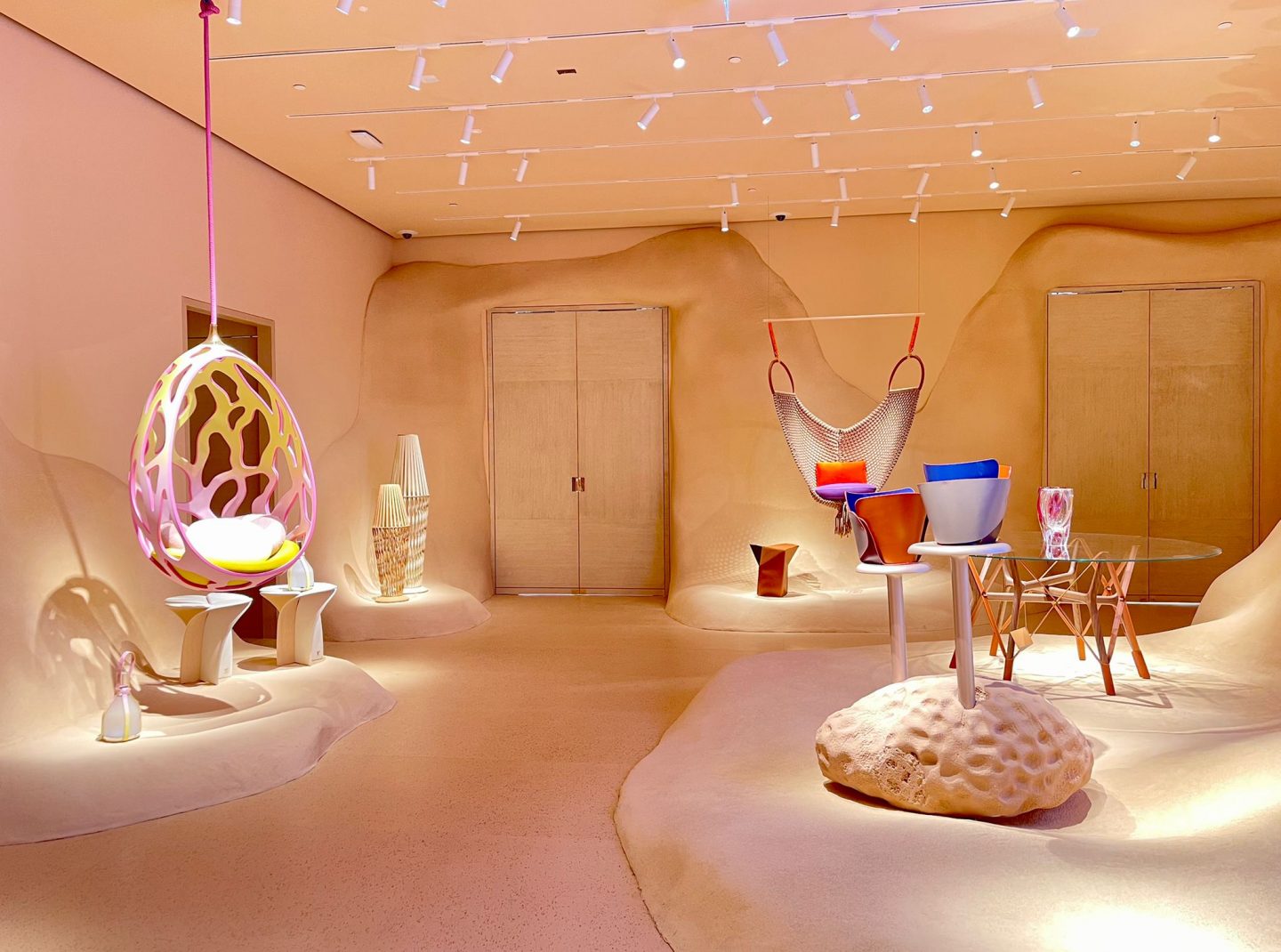 LOUIS VUITTON White Desert Box retail design_Pardgroup