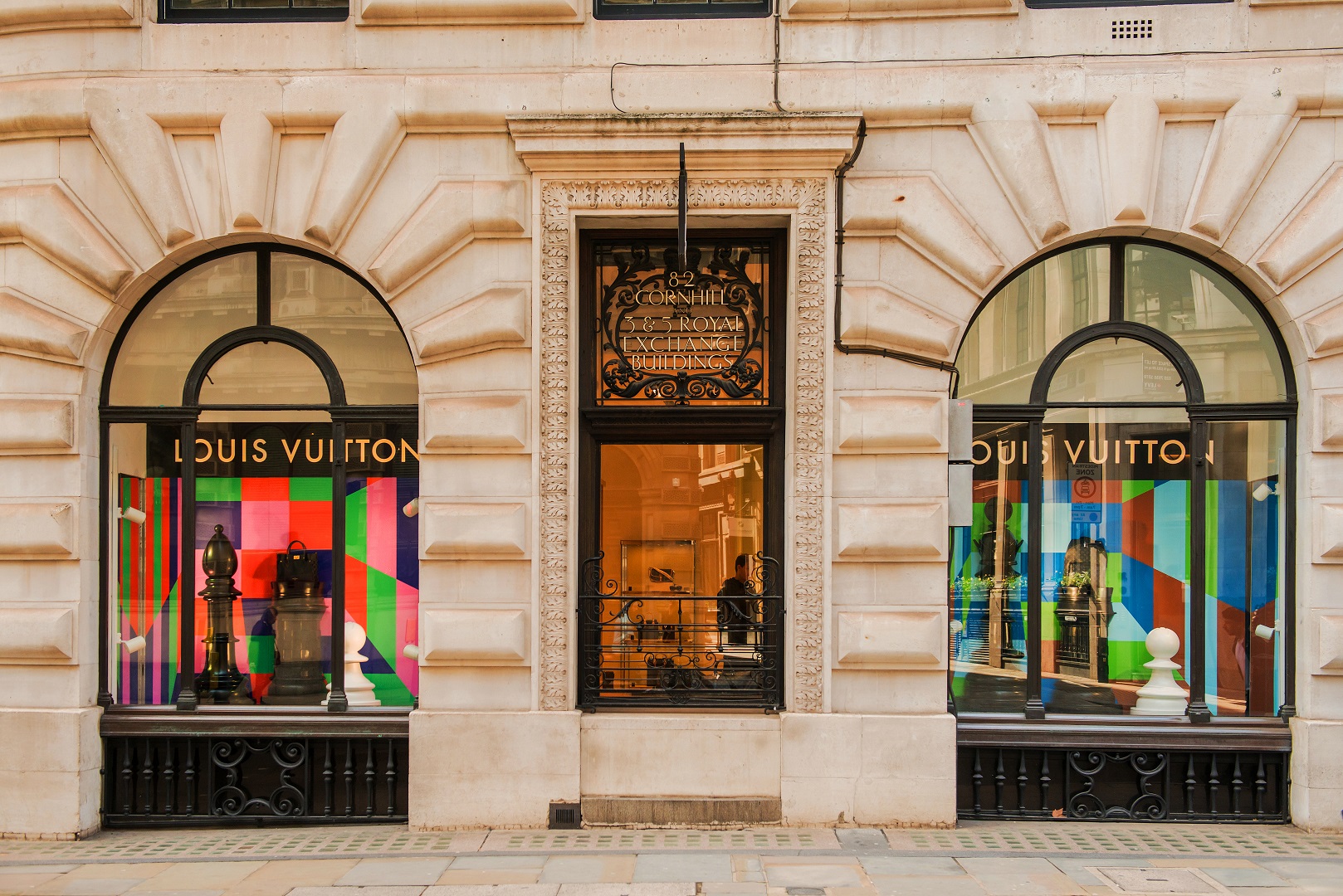 Louis Vuitton Chess Windows Displays_retail design_Pardgroup