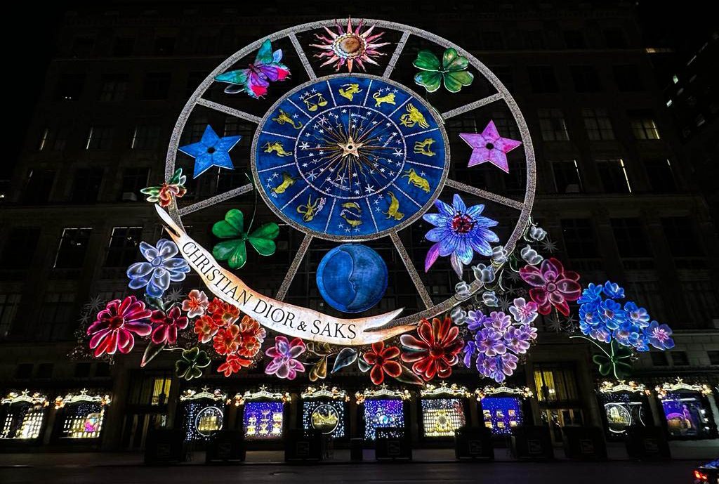 Pardgroup | 2023.11_Dior-Christmas-Window-Saks
