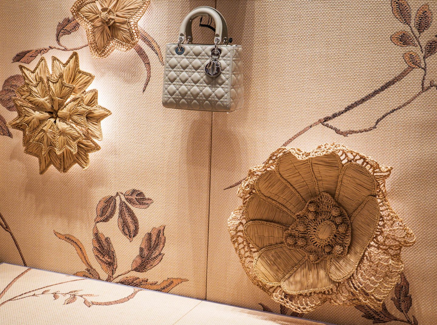 Dior Spring Summer 23 Windows Displays Selfridges, Sloane Street & Harrods, Londra
