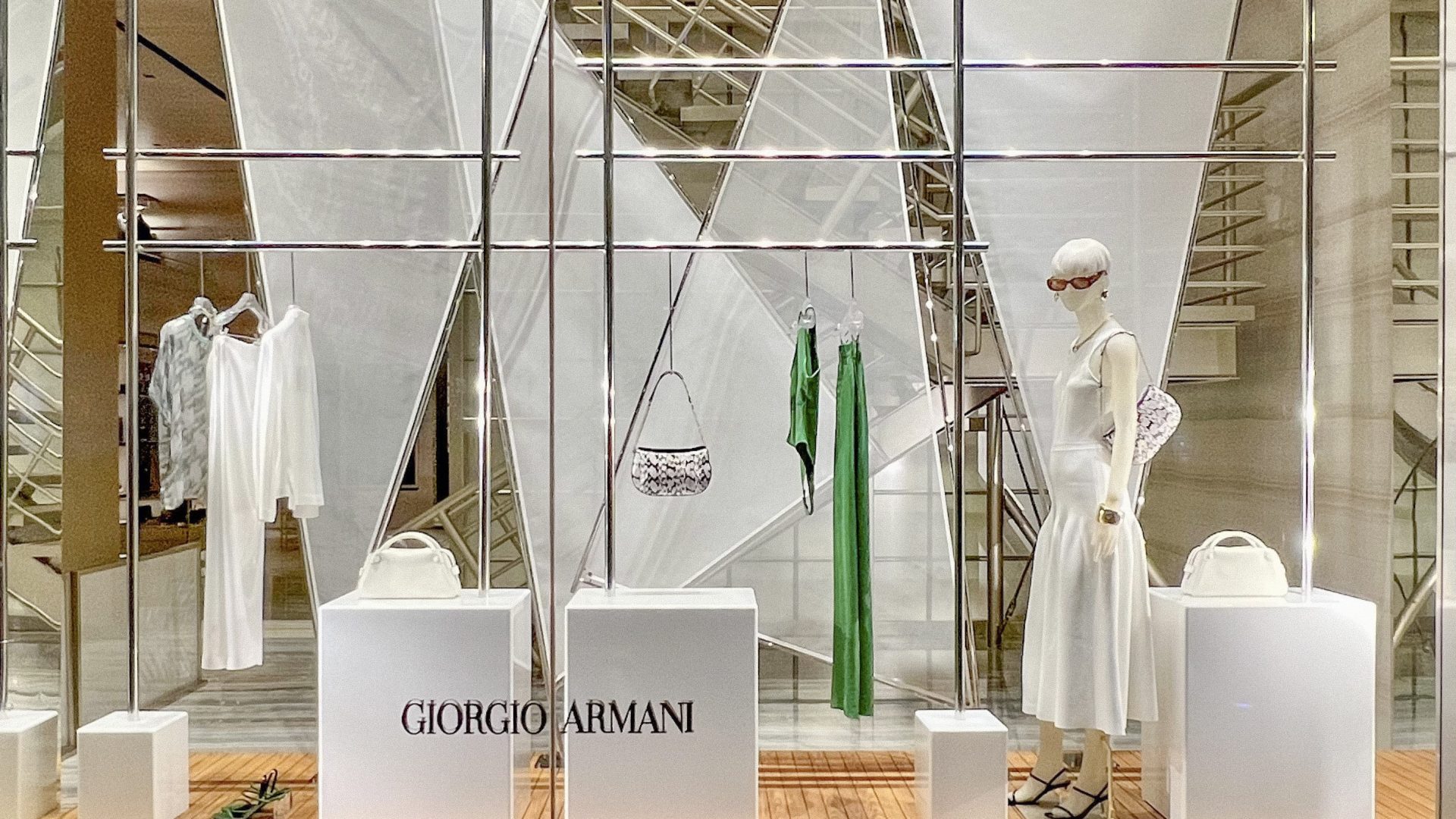 Armani, Vele Window Display - Pardgroup