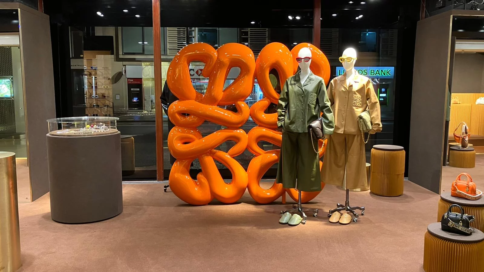 LOEWE_Exhibition Windows Update retail design_Pardgroup