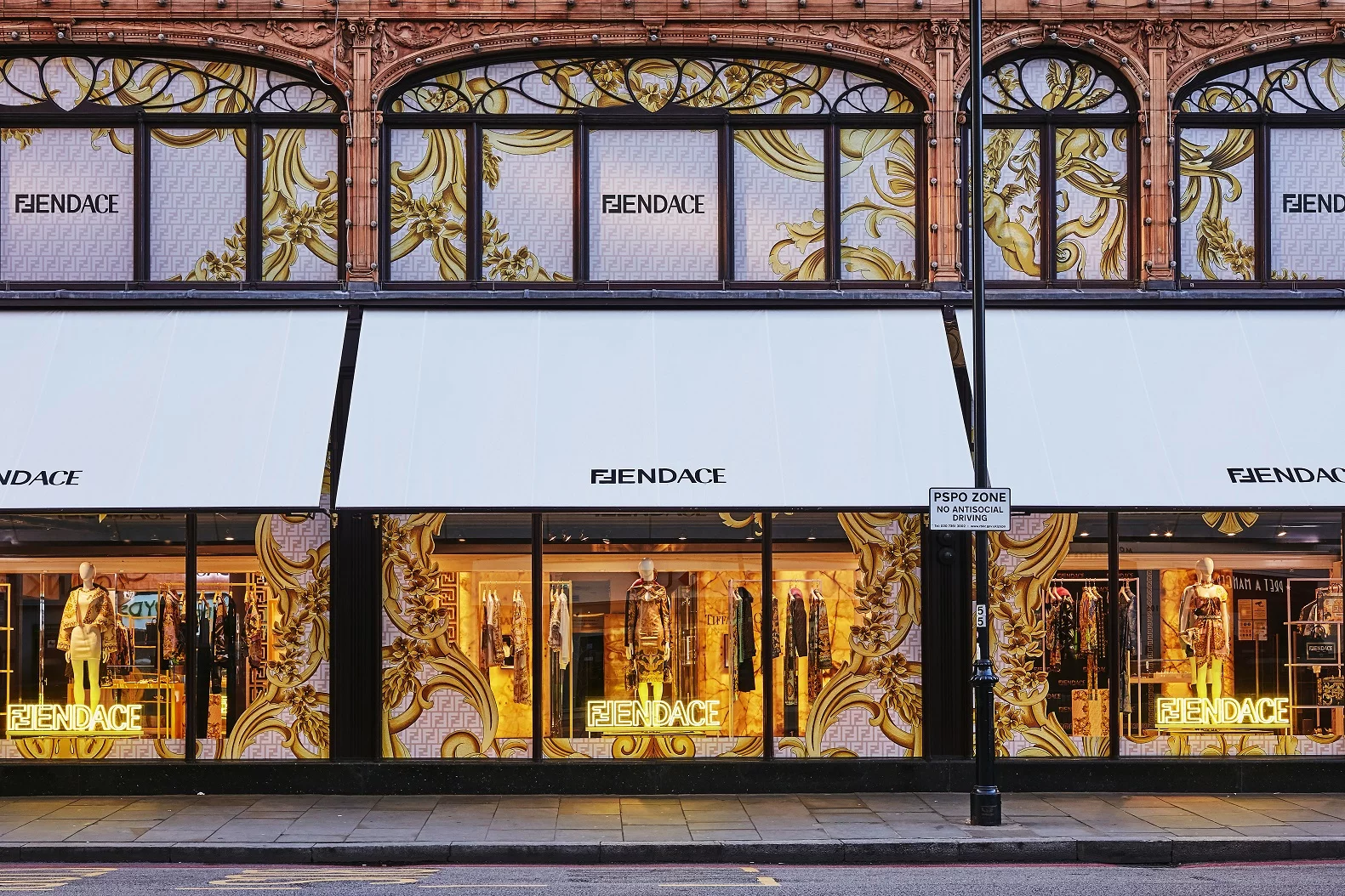 Pardgroup | Vetrina Fendance Harrods